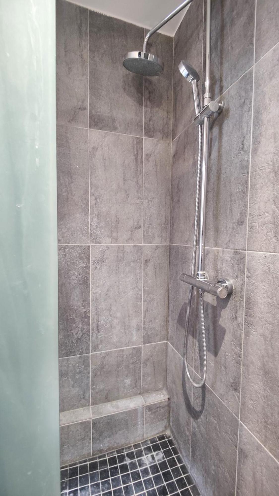Appartement L'Ecrin Parisien - Proche Metro -Direct Paris - 4 Personnes à Romainville Extérieur photo